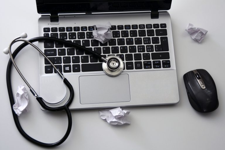 How to Use Help Desk Tools to Be a Proactive Customer Service Hero