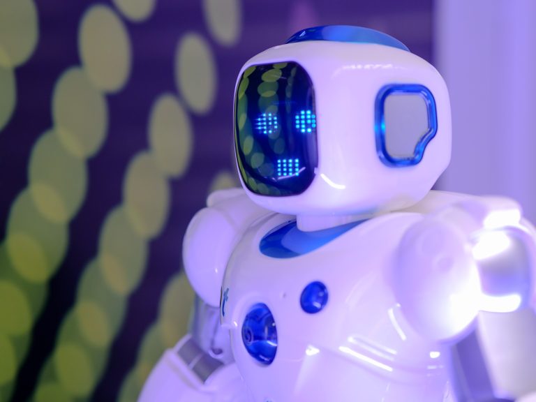 Key Features of a Great Customer Service Chatbot